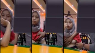 Video bokep jilbab malaysia grepe susu di caffe mall